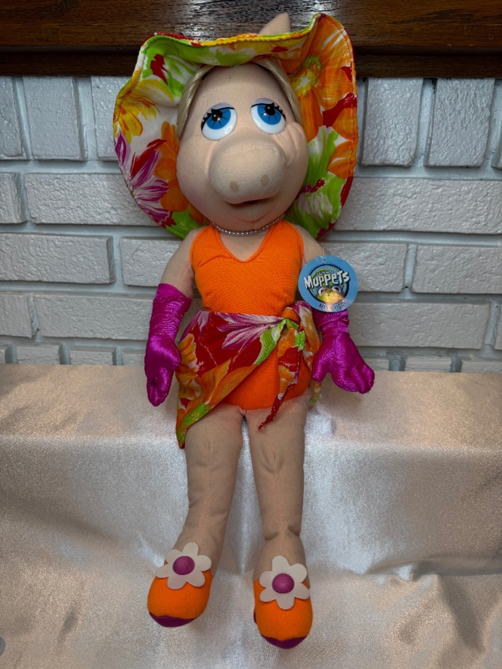 Disney Nanco The Muppets Tropical Beach Miss Piggy Plush Doll NWT